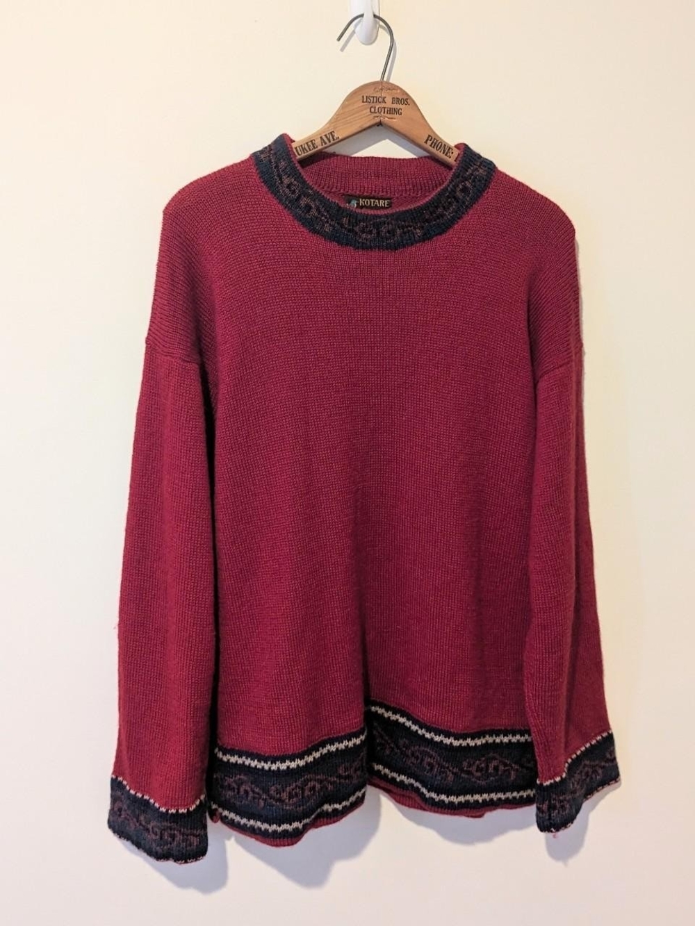 Vintage Wine Red Crewneck Sweater with Contrasting Trim